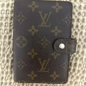 Louis Vuitton Medium Ring Agenda Cover Monogram